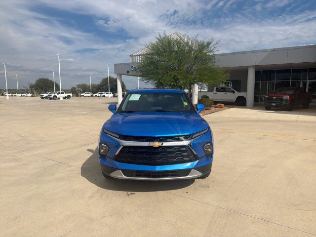 Used 2024 Chevrolet Blazer LT FWD image 2