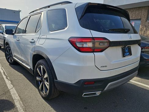 Used 2024 Honda Pilot Touring image 4