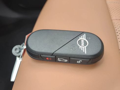 Used 2025 MINI Cooper Countryman SE w/ Comfort Package Max image 23