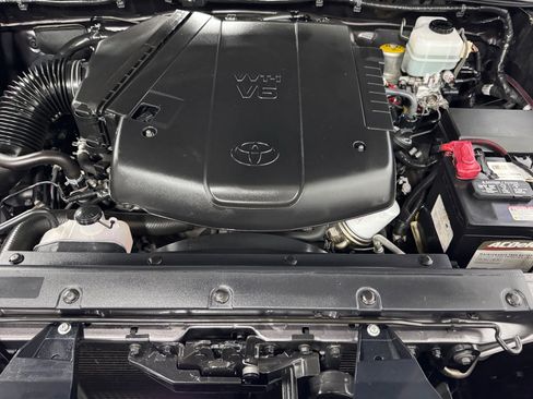 Used 2015 Toyota Tacoma 4x4 Double Cab w/ TRD Off-Road Package image 21