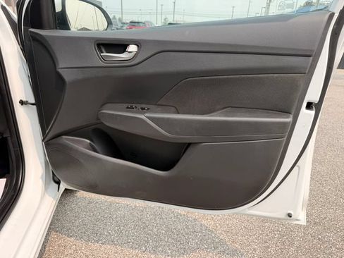 Used 2021 Hyundai Accent SE FWD image 23