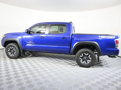 Used 2022 Toyota Tacoma TRD Off-Road w/ Technology Package AWD/4WD image 3