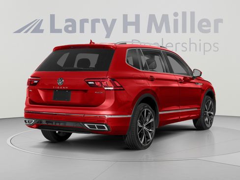 Used 2024 Volkswagen Tiguan SE R-Line AWD/4WD image 2