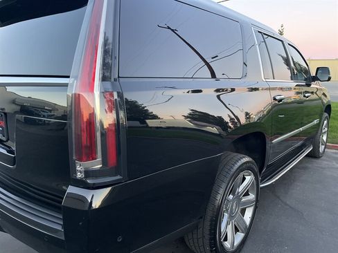 Used 2020 Cadillac Escalade ESV Luxury image 13