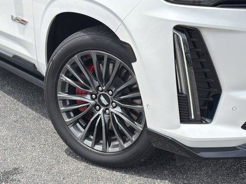Used 2023 Cadillac Escalade ESV V AWD/4WD image 3