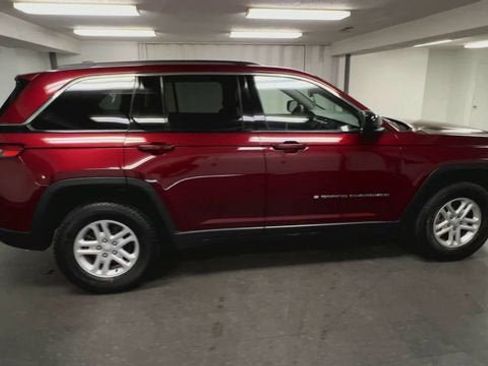 Used 2023 Jeep Grand Cherokee Laredo image 9