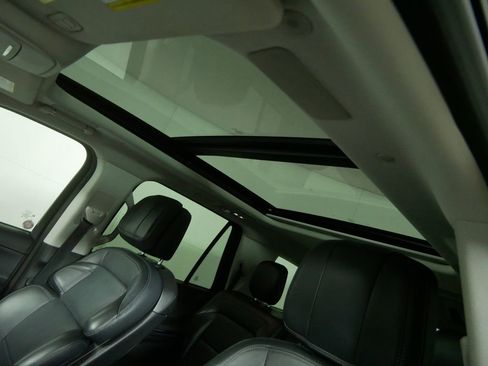 Used 2025 Lincoln Navigator Reserve image 12