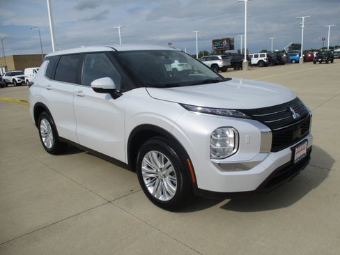 Used 2023 Mitsubishi Outlander ES AWD/4WD image 8