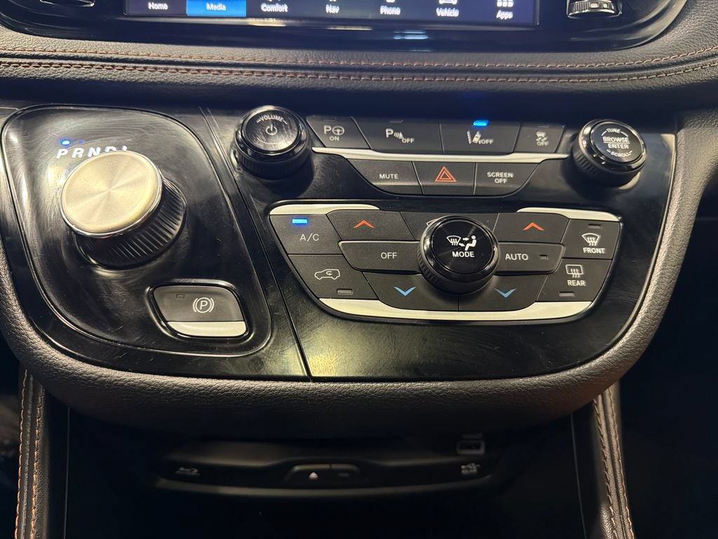 Used 2024 Chrysler Pacifica Pinnacle FWD image 8
