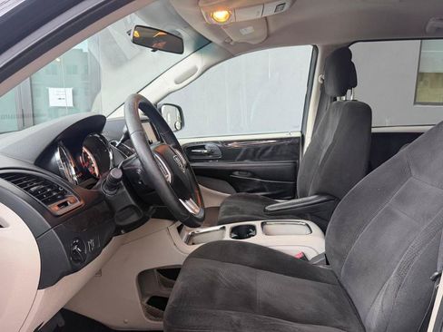 Used 2016 Dodge Grand Caravan SXT w/ Rear Park Assist Package FWD image 13