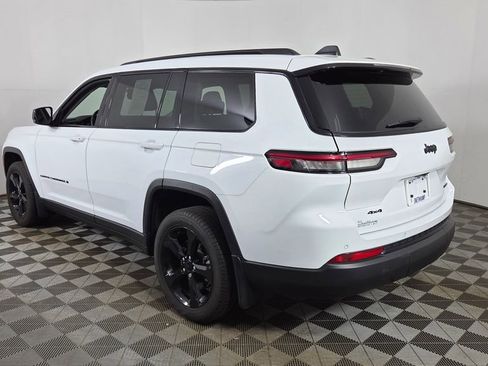Used 2023 Jeep Grand Cherokee L Limited w/ Black Appearance Package AWD/4WD image 7