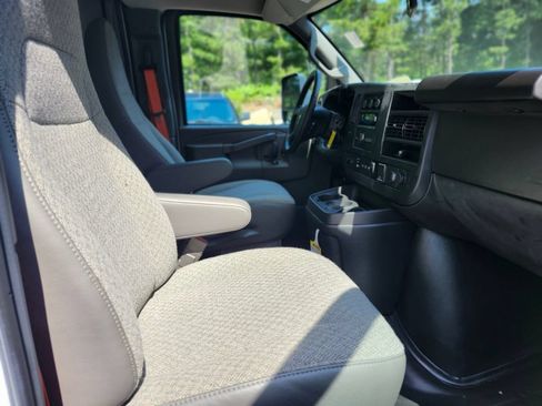 Used 2022 Chevrolet Express 3500 w/ Power Convenience Package RWD image 9