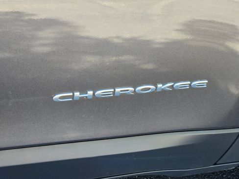 Used 2021 Jeep Cherokee Latitude Lux w/ Sun & Sound Group AWD/4WD image 18