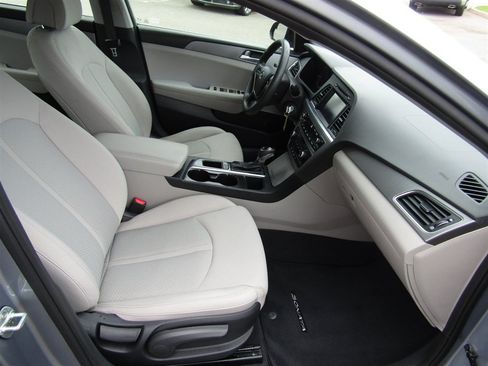 Used 2016 Hyundai Sonata SE FWD image 18