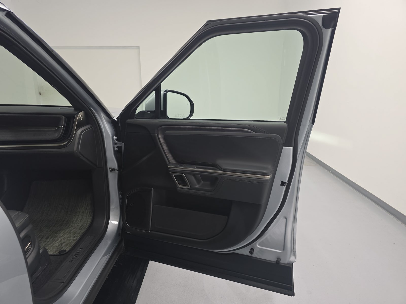 Used 2023 Rivian R1S Adventure Quad AWD/4WD image 18
