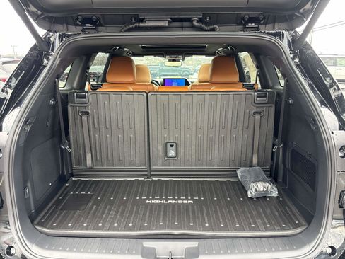 New 2026 Toyota Highlander Platinum AWD/4WD image 4