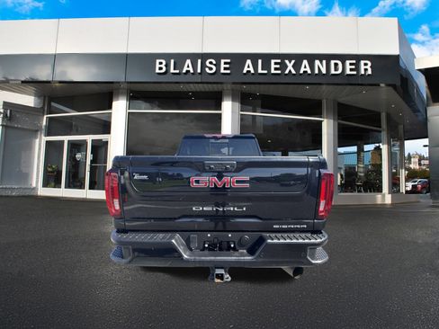 Used 2023 GMC Sierra 2500 Denali w/ Denali Black Diamond Edition image 4