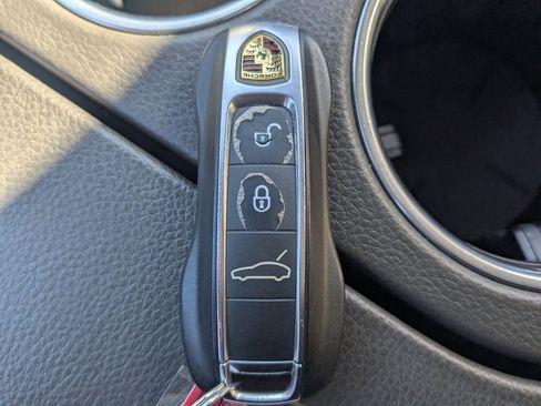 Used 2018 Porsche Panamera 4S image 25