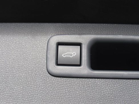 New 2025 Toyota Highlander Platinum image 25