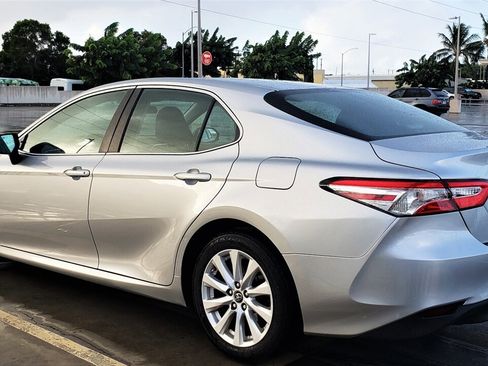 Used 2018 Toyota Camry LE image 13