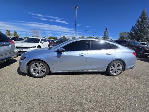Used 2017 Chevrolet Malibu Premier w/ Driver Confidence Package FWD image 13
