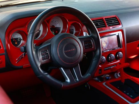 Used 2014 Dodge Challenger R/T image 27