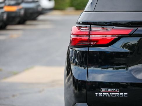 Used 2023 Chevrolet Traverse LT FWD image 33