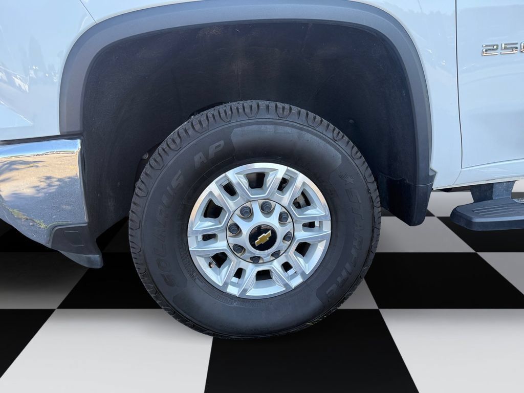 Used 2024 Chevrolet Silverado 2500 LT AWD/4WD image 14
