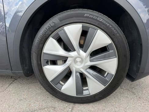 Used 2023 Tesla Model Y AWD image 13