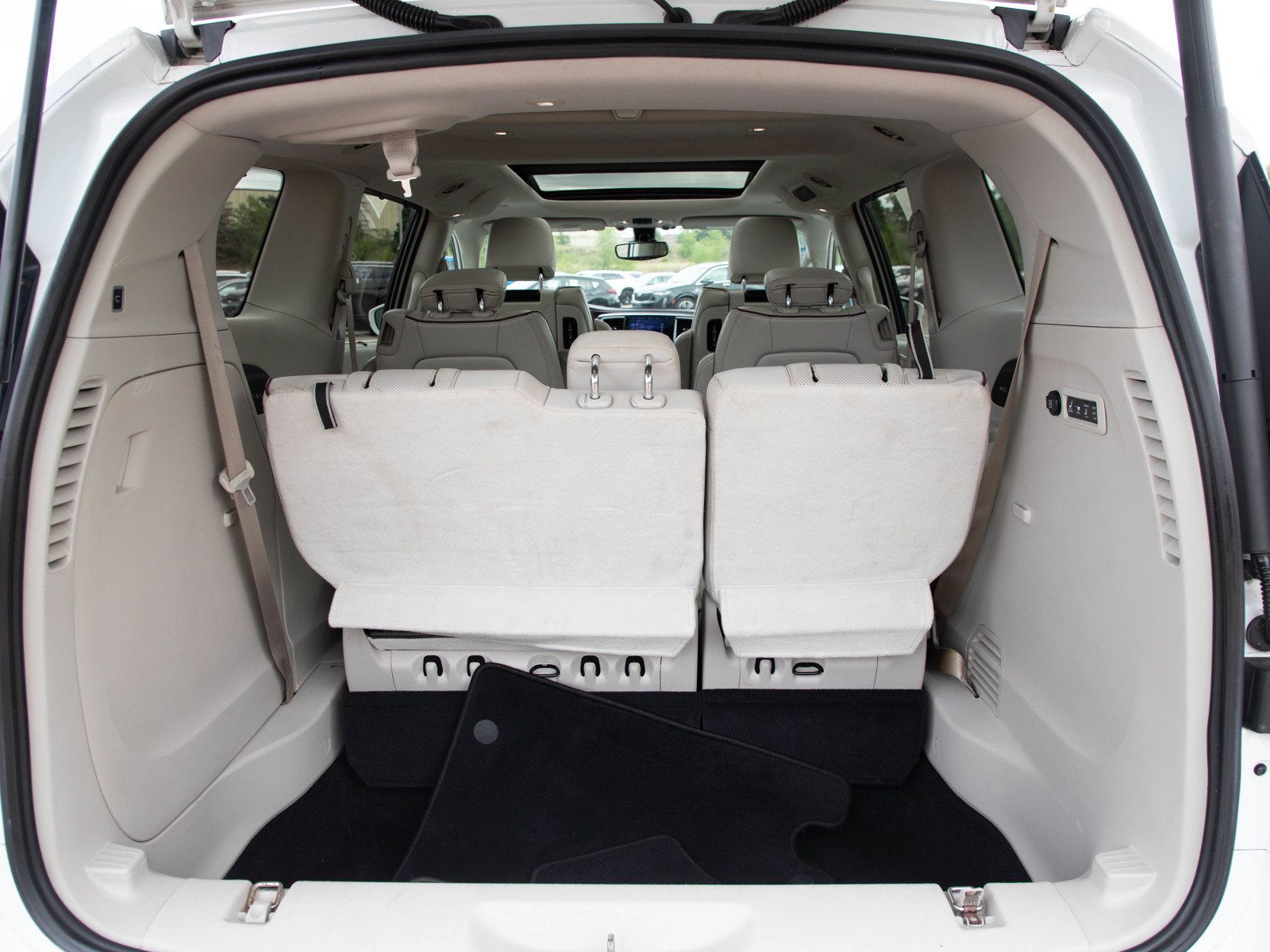 Used 2017 Chrysler Pacifica Limited FWD image 14