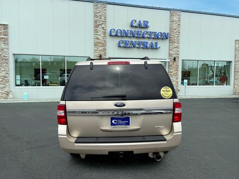 Used 2017 Ford Expedition XLT w/ Equipment Group 202A AWD/4WD image 3