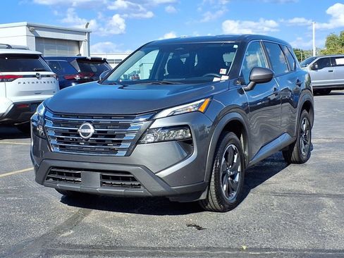 Used 2024 Nissan Rogue SV FWD image 2