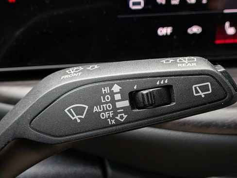 Used 2025 Audi Q5 Premium w/ Convenience Package image 11