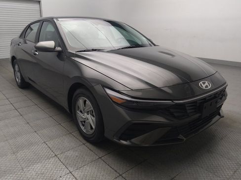 Used 2024 Hyundai Elantra SE FWD image 13