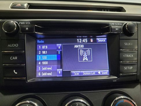 Used 2018 Toyota RAV4 LE w/ Carpet Mat Package AWD/4WD image 25