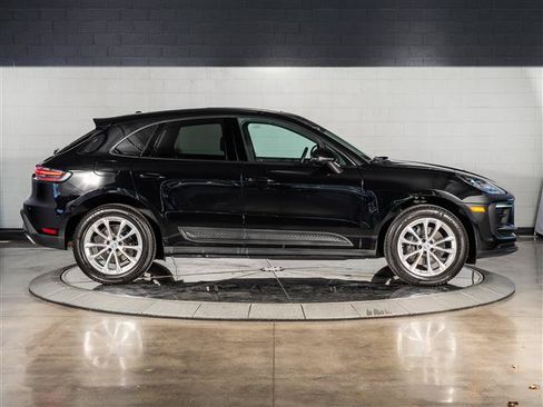 Certified 2026 Porsche Macan AWD/4WD image 8