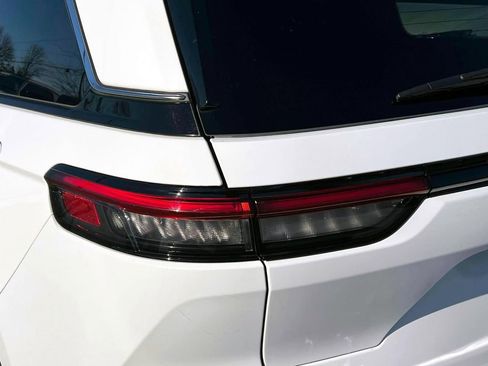 Certified 2023 Jeep Grand Cherokee Limited image 8