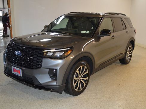 Certified 2025 Ford Explorer ST-Line image 7