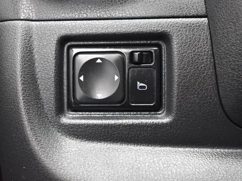 Used 2015 Nissan Versa Note SR FWD image 22