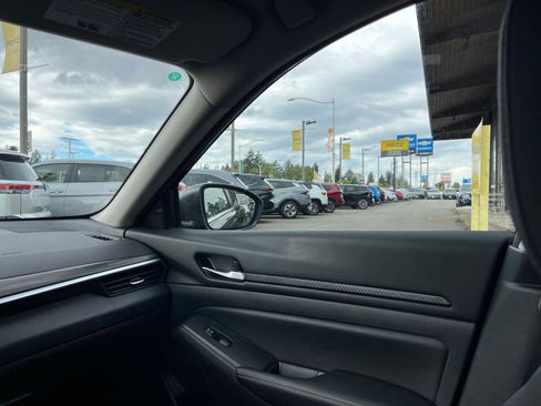 Used 2025 Nissan Altima 2.5 SV FWD image 36