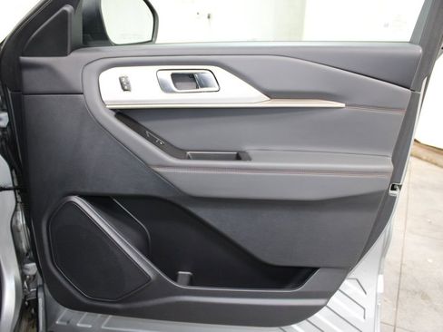 Used 2025 Ford Explorer Active image 38