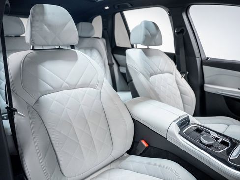 Used 2025 BMW X5 M60i w/ Climate Comfort Package image 36