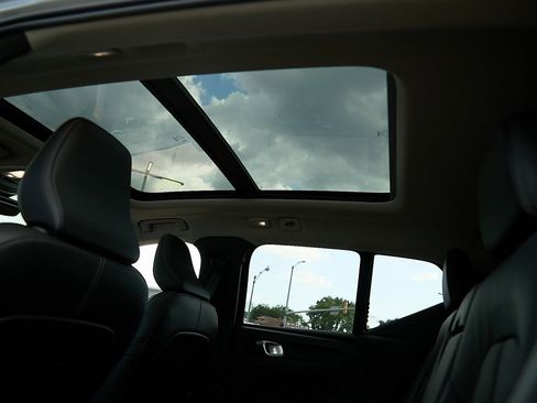 New 2025 Volvo XC40 B5 Plus w/ Protection Package Premier image 21