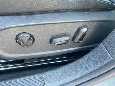 Used 2025 Volkswagen Jetta SE image 22