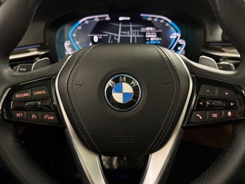 Certified 2023 BMW 530e w/ Convenience Package image 17