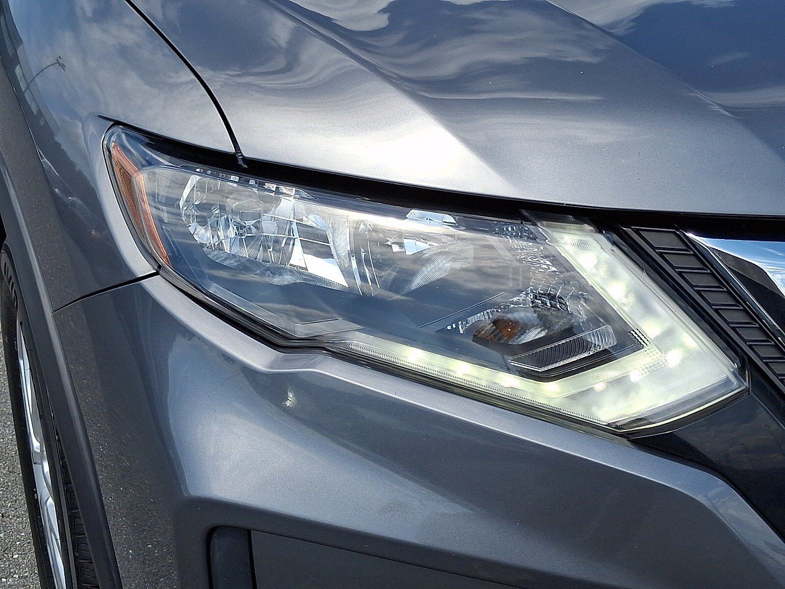 Used 2017 Nissan Rogue SV AWD/4WD image 10