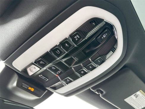 Certified 2026 Porsche Macan AWD/4WD image 26