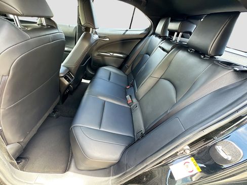 Used 2019 Lexus UX 200 FWD image 21