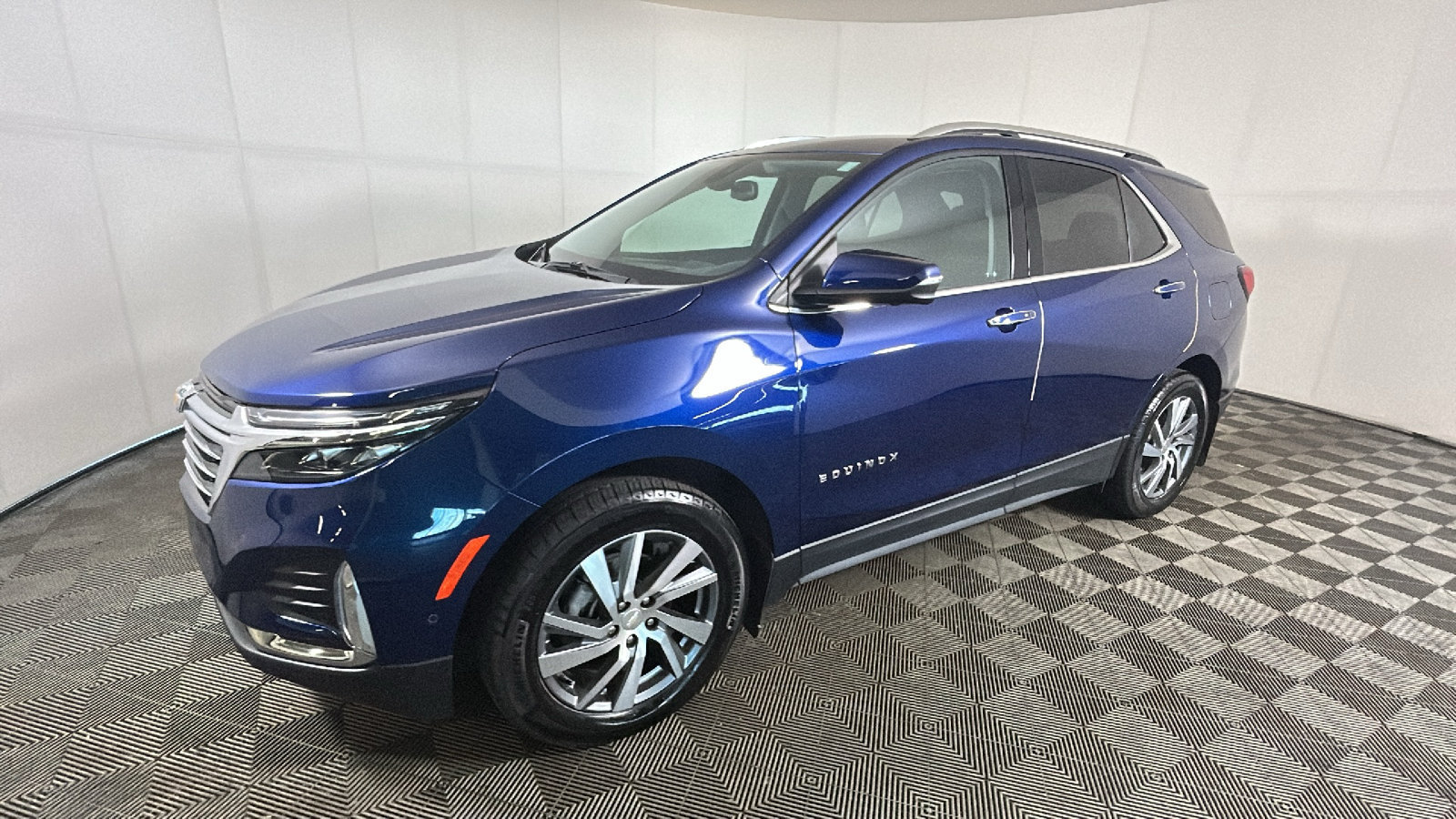 Used 2022 Chevrolet Equinox Premier AWD/4WD image 8
