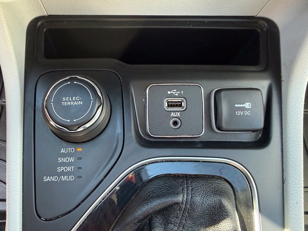 Used 2019 Jeep Cherokee Limited AWD/4WD image 31